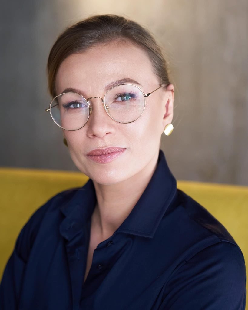 Sesja Wizerunkowa do Social Media i Marketingu w Warszawie - Studio Kreatywna Sesja, fotograf Victoria Nekrasova